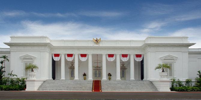 Tony Rosyid: Bau Istana Yang Menyengat