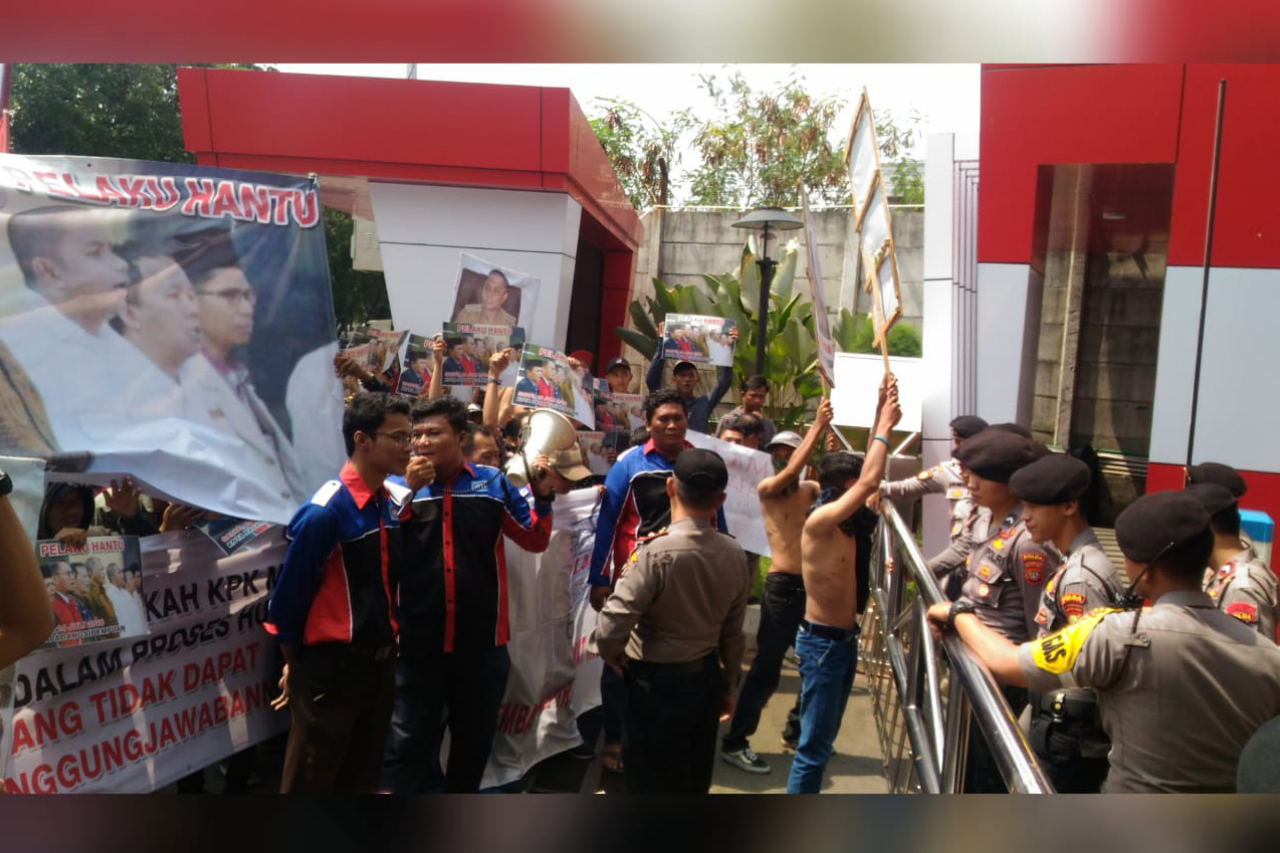 Ratusan Massa Demo Komisi Pemberantasan Korupsi