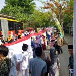 Peringati Hari Santri Nasional, Ponpes Asshiddiqiyah Bentangkan Bendera 700 Meter