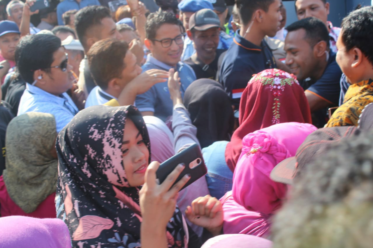 Sandiaga Uno Blusukan Ke Pasar Induk Bumiayu