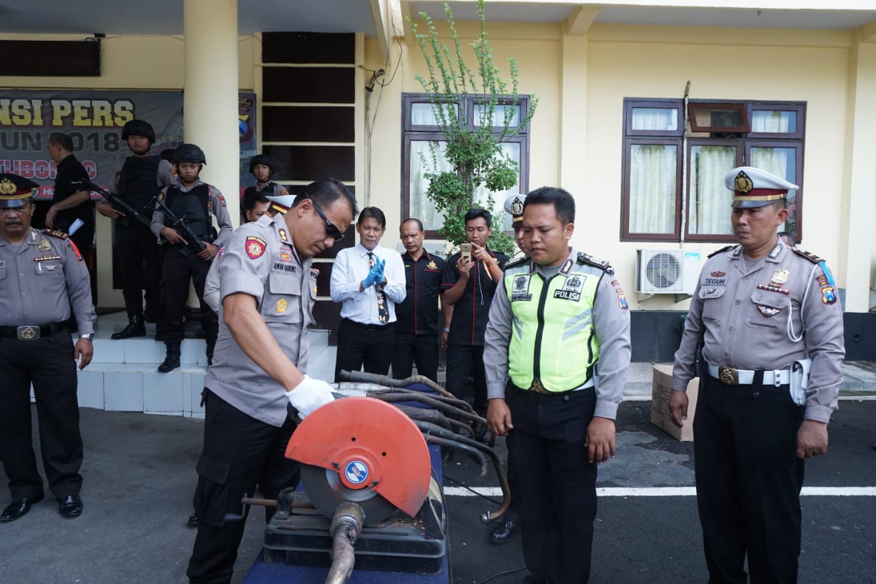 Polres Situbondo Musnahkan Knalpot Brong Hasil Razia Tahun 2018
