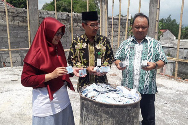 Disdukcapil Banyuwangi Bakar Ribuan KTP Elektronik Rusak