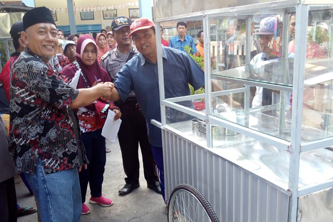 30 Warga Panji Lor Dapat Bantuan Rombong Dari Dinsos Jawa Timur