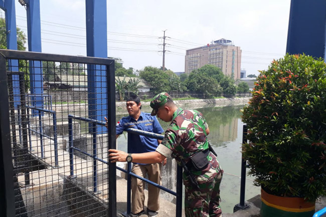 Tiga Pilar Jakarta Barat Periksa Pompa Air di Semua Pintu Air