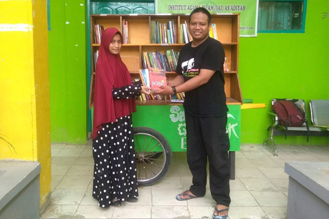 LUPI Muncul ke Dunia Nyata Berpartisipasi di Sahabat Gerobak Baca