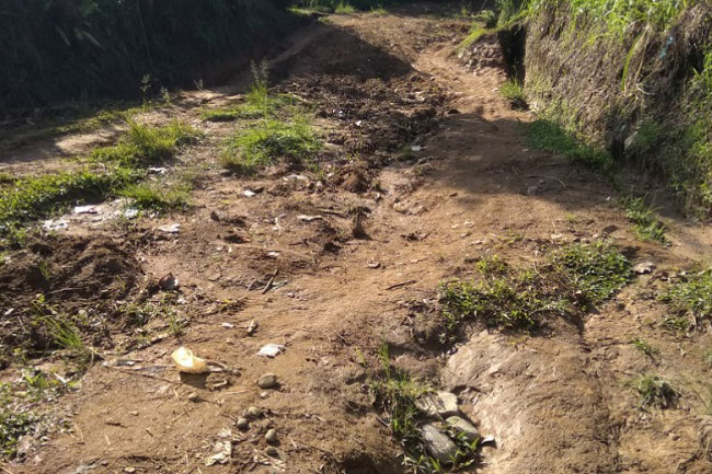 Warga Keluhkan Jalan Lingkar Antar Jorong Nagari Gumarang