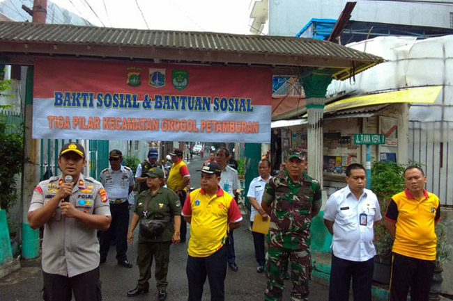 Polsek Tanjung Duren Bakti Sosial di Lokasi Kebakaran Tomang