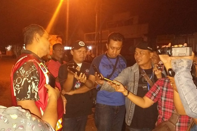 Lagi Warga Seputar Tambang Emas Blokade Truk Bawa Logistik Tambang