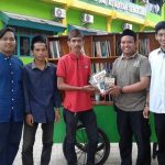 Dema IAI As'adiyah Sengkang Sumbangkan Buku ke Gerobak Baca
