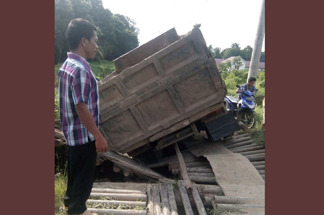 Jembatan Penghubung Kecamatan di Kabupaten Pali Nyaris Ambruk