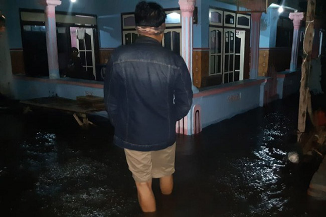 Banjir Rob di Dusun Pesisir, 9 Tenggelam 12 Rumah Tergenang Air
