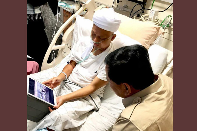Prabowo Jenguk Ustad Arifin Ilham di RSCM