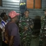 Satgas Pamtas Yonif 126/KC Perbaiki Pembangkit Listrik Tenaga Surya