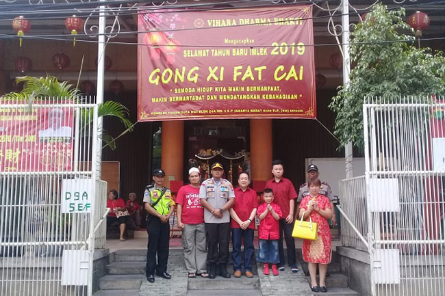 Kapolsek Tanjung Duren Amankan Perayaan Imlek di Vihara Se-Grogol