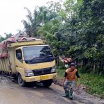 Jalan Lintas Kabupaten PALI Menuju Muba Terancam Putus Jalan Lintas Kabupaten PALI Menuju Muba Terancam Putus