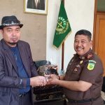 Kajari Kota Malang Terima Penghargaan Phasivic Award Kajari Kota Malang Terima Penghargaan Phasivic Award