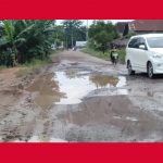 Masyarakat Pengabuan Minta Pertamina dan Pemkab PALI Perbaiki Jalan