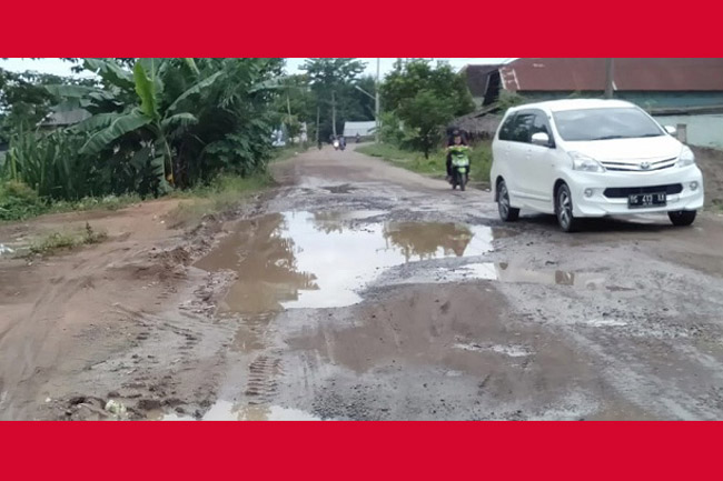 Masyarakat Pengabuan Minta Pertamina dan Pemkab PALI Perbaiki Jalan
