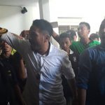Gedung DPRD Banyuwangi Ricuh Saat Rapat Kerja Soal Tambang Emas Gedung DPRD Banyuwangi Ricuh Saat Rapat Kerja Soal Tambang Emas