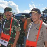 Panglima TNI dan Kapolri Tengok Pengungsi Bencana Banjir di Jayapura
