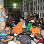 PPK Lakukan Sortir Lipat Surat Suara di Gudang Logistik KPU Brebes