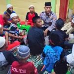 Kanit Binmas Polsek Wakotumba Ajar 30 Anak di Buton Utara Mengaji Kanit Binmas Polsek Wakotumba Ajar 30 Anak di Buton Utara Mengaji