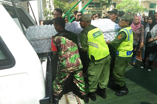 Babinsa Kepatihan Wetan Takziah Mantan Anggota Linmas