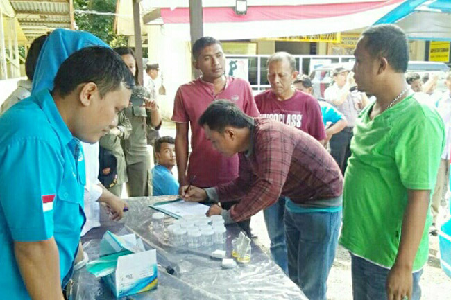 Supir Test Urine saat Polres Tapsel Razia Gabungan