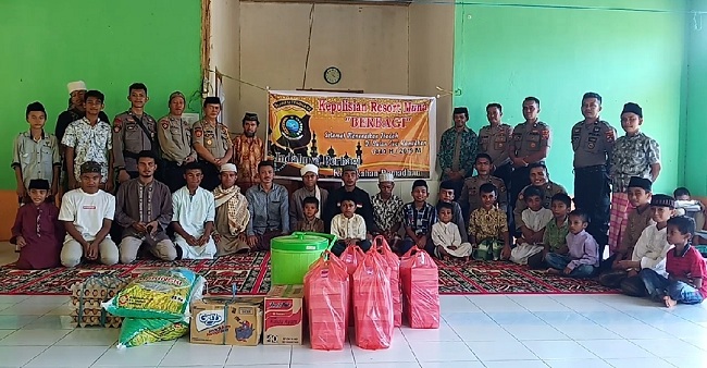 Foto Bersama Satuan Dalmas Polres Muna Sambangi Pesantren Sabulussalam