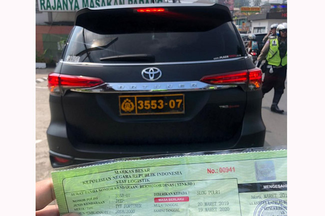 Video Kevin Kosasih Kendarai Toyota Fortuner Hitam Berplat Dinas Polisi