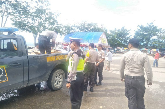 Kegiatan Polres Muna Kirim Bantuan Untuk Bencana Banjir Konawe Utara