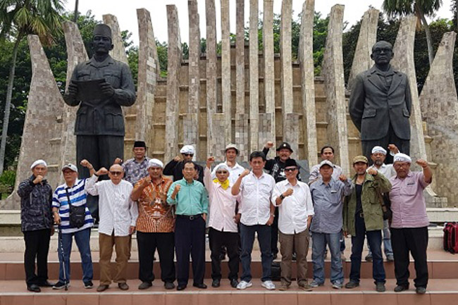 Tentang Kembali Kepada Berlakunya Undang-Undang Dasar 1945. Oleh: PROKLAMATOR 20.
