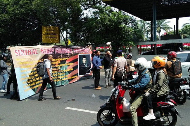 Mahasiswa Tolak Pencalonan Harry Azhar Azis Sebagai Anggota BPK RI