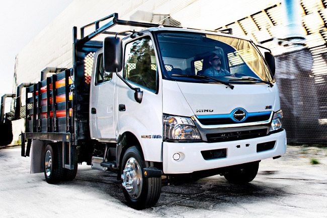 HMSI Tampilkan Hino Dutro Hybrid di GIAAS 2019