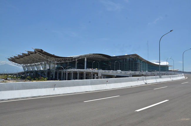 Air Asia Landing Perdana di Bandara Kertajati