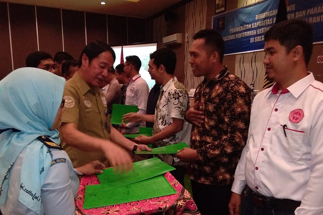 Sertifikasi Tam LBH PEKHAM Muna Berikan Batuan Hukum Gratis