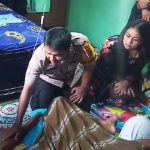 Kapolres Muna dan Istri Berikan Tali Asih ke Keluarga Aipda Arif