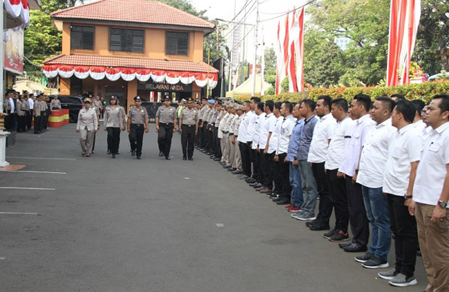 Kapolres Jakarta Barat Pimpin Upacara Kenaikan Pangkat