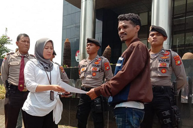 Demo Praktisi Bursel Jilid III Minta KPK Tangkap Bupati Buru Selatan