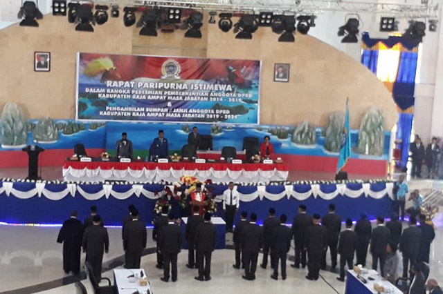 DPRD Raja Ampat Periode 2019-2024 Resmi Bertugas