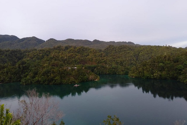 Destinasi Wisata Teluk Pamoi Kepulauan Yapen Yang Lagi trend
