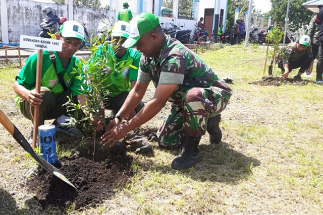 Wakil Bupati Kabupaten Sorong Ajak Masyarakat Tanam Pohon