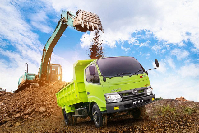Hino Pertahankan Prestasi 20 tahun Jadi Market Leader Medium Duty Trucks