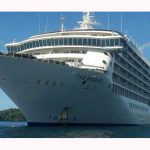 Kapal Mewah Asal Bahama MV The World Sandar di Raja Ampat