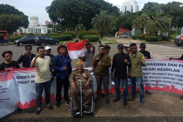 Aksi Bela Veteran 92 Tahun Yang Lahannya Diduga Dirampas PT BSSI