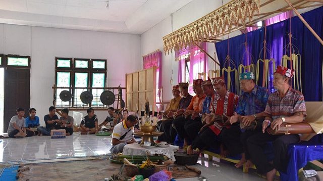 Hari Jadi Kota Kuala Kapuas Tampilkan Ritual Adat Balian