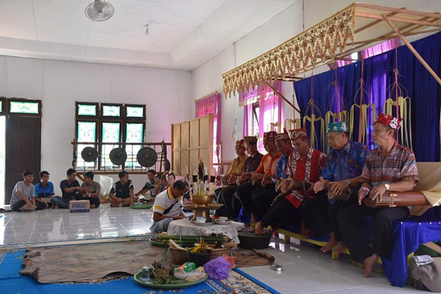 Hari Jadi Kota Kuala Kapuas Tampilkan Ritual Adat Balian