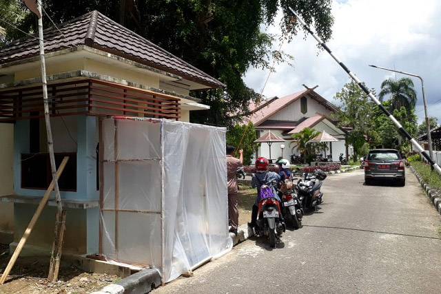 Masuk Gedung DPRD Kapuas? Ke Bilik Disinfektan Dulu