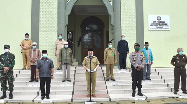 Bupati Kapuas Himbau Pengurus Masjid Tak Gelar Sholat Jumat
