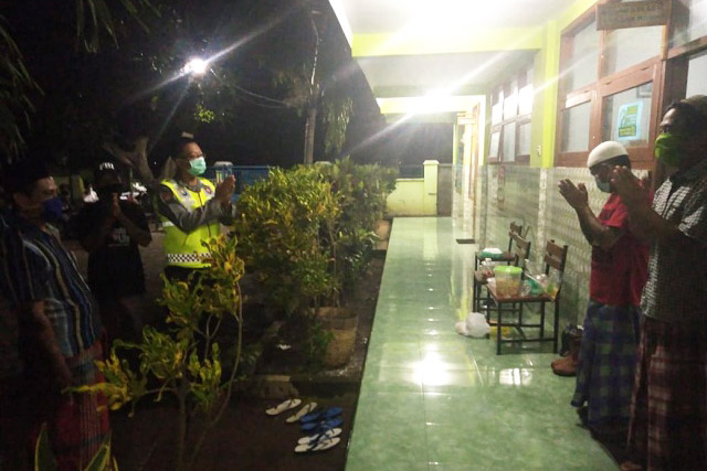 Bhabinkamtibmas Sambang Desa Pantau Pos Karantina Desa Tanjungsari